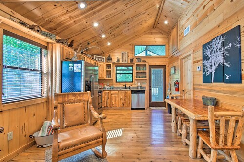 Broken Bow Hideaway w/ Hot Tub & Fire Pit!