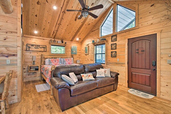 Apartment (0 Bedroom) | Interior - Broken Bow Hideaway w/ Hot Tub & Fire Pit! (Broken Bow)