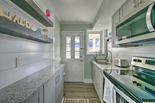 Beach Block Wildwood Condo - Proximity to Dining!