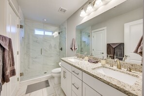 Apartment (3 Bedrooms) | Bathroom | Shower - Pet-friendly Townhome, 1 Mi to Southbank Riverwalk (Jacksonville)