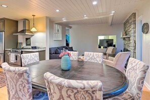 House (2 Bedrooms) | Interior - Highlands Home w/ Fireplace, Views, & Trails! (Highlands)