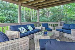House (2 Bedrooms) | Interior - Highlands Home w/ Fireplace, Views, & Trails! (Highlands)