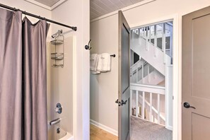 House (2 Bedrooms) | Interior - Highlands Home w/ Fireplace, Views, & Trails! (Highlands)