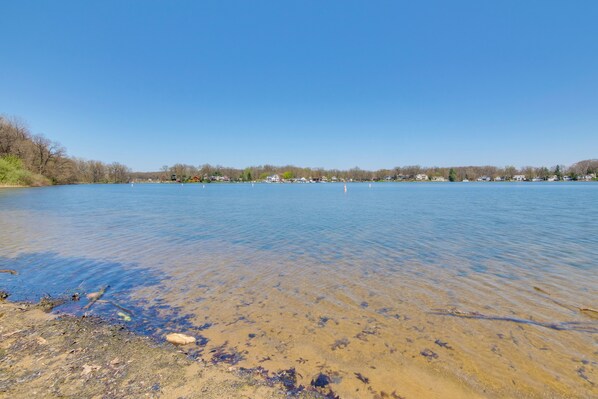 Cottage (2 Bedrooms) | Interior - Walk to Lake: Nautical Akron Cottage w/ Deck! (Akron)
