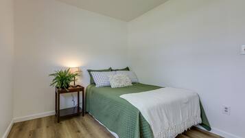 Rumah (3 Bedrooms) | 3 kamar tidur, setrika/meja setrika, dan seprai linen