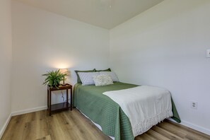 Casa (3 Bedrooms) | 3 dormitoris, planxa i posts de planxar i roba de llit
