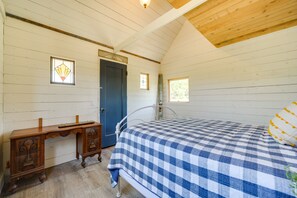 House (3 Bedrooms) | 3 bedrooms, laptop workspace, iron/ironing board, bed sheets