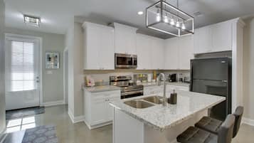 Apartemen (3 Bedrooms) | Bagian depan properti
