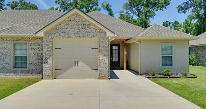 Lovely Hammond Getaway w/ Patio & Yard!