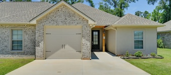 Lovely Hammond Getaway w/ Patio & Yard!