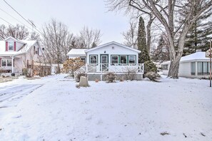 Cottage (3 Bedrooms) | Interior - Green Lake Vacation Home w/ Screened Porch! (Markesan)