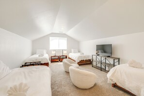 House (5 Bedrooms) | Interior - Spacious Bellemont Cabin w/ Jacuzzi + Mtn View! (Bellemont)