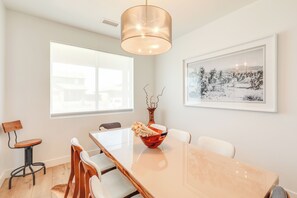 House (5 Bedrooms) | Interior
