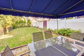 Apartment (3 Bedrooms) | Interior - Peaceful Pittsburgh Townhome w/ Large Yard (Pittsburgh)