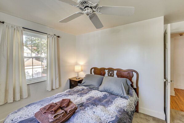 Apartment (3 Bedrooms) | Interior - Peaceful Pittsburgh Townhome w/ Large Yard (Pittsburgh)