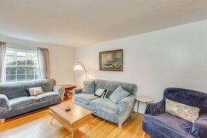 Interior - Peaceful Pittsburgh Townhome w/ Large Yard (Pittsburgh)