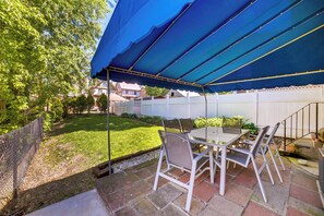 Apartment (3 Bedrooms) | Front of property - Peaceful Pittsburgh Townhome w/ Large Yard (Pittsburgh)