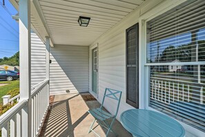 House (3 Bedrooms) | Interior - Bright Durham Home w/ Fully Furnished Deck! (Durham)