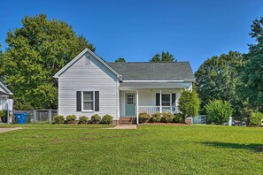 House (3 Bedrooms) | Front of property