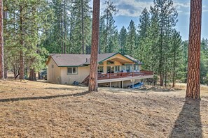 Exterior - Woodsy Groveland Cabin w/ Deck < 3 Mi to Lake (Groveland)