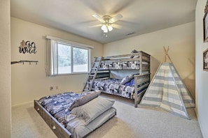 Room - Woodsy Groveland Cabin w/ Deck < 3 Mi to Lake (Groveland)