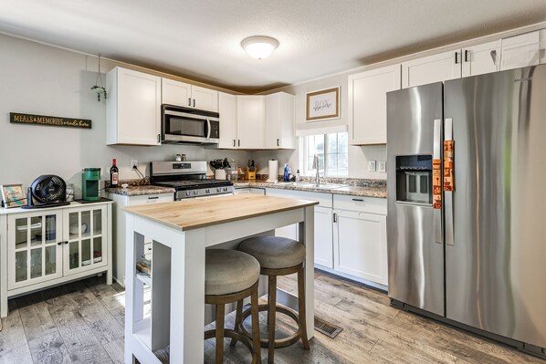 House (3 Bedrooms) | Interior - Updated Escape w/ Game Room 1 Block to River! (Bullhead City)