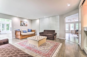 House (5 Bedrooms) | Interior