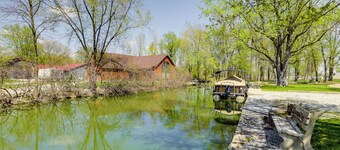 Pet-friendly Ohio Escape w/ Deck & Community Dock!