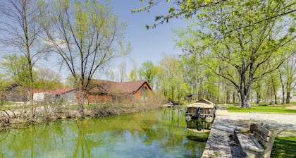 Pet-friendly Ohio Escape w/ Deck & Community Dock!