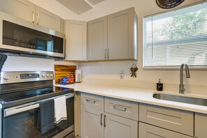 House (2 Bedrooms) | Private kitchen | Microwave, oven, stovetop, dishwasher - Ocala Vacation Rental in Downtown w/ Covered Patio (Ocala)