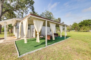 Outdoor dining - Ocala Vacation Rental in Downtown w/ Covered Patio (Ocala)