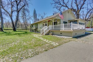 House (3 Bedrooms) | Interior - Oakhurst Vacation Rental Near Hiking & Bass Lake! (Oakhurst)