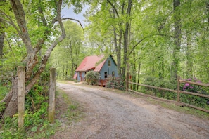 House (1 Bedroom) | Interior - Quaint Cabin w/ Stream in Blue Ridge! (Sparta)