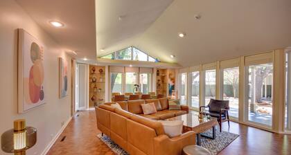 Mid-century Modern Home w/ Fire Pit & Gas Grill!