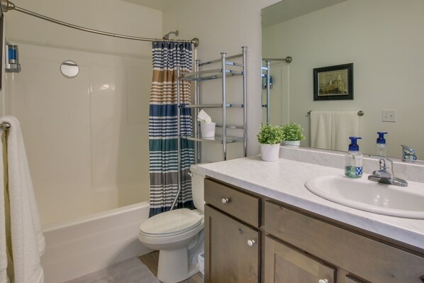 A bathroom with a bathtub, toilet, and sink. - 2 Mi to Zootah: Providence Townhome w/ Fireplaces (Providence)
