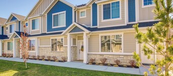 2 Mi to Zootah: Providence Townhome w/ Fireplaces