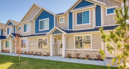 2 Mi to Zootah: Providence Townhome w/ Fireplaces