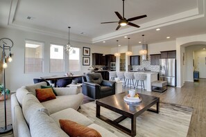 House (3 Bedrooms) | Interior