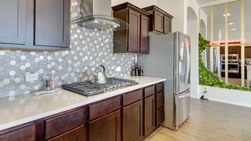 House (3 Bedrooms) | Private kitchen | Microwave, oven, stovetop, dishwasher