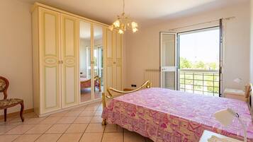 2 camere, ferro/asse da stiro, culla da viaggio, Wi-Fi gratuito