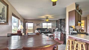 House (3 Bedrooms) | Interior