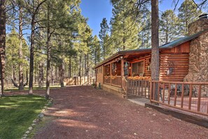 House (2 Bedrooms) | Interior - Family & Dog Friendly: Rustic Lakeside Cabin (Lakeside)