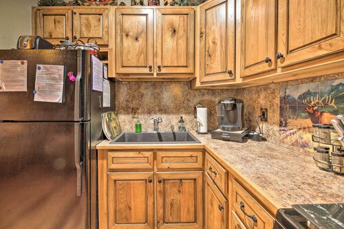 Family & Dog Friendly: Rustic Lakeside Cabin