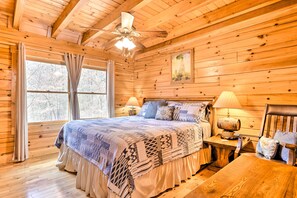 House (3 Bedrooms) | Interior - Deck & Game Room: Creekside Cabin in Sevierville (Sevierville)