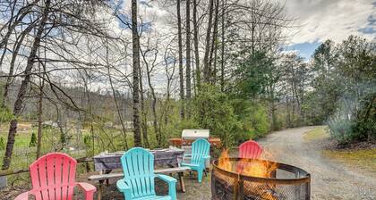 Whittier Vacation Rental Cabin: Pets Welcome!