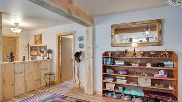 ํ์ฐ์ค (3 Bedrooms) | ๋ด๋ถ