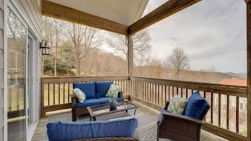 House (5 Bedrooms) | Interior