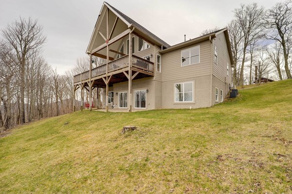 Interior - Deck, Grill & Fire Pit: Sugar Mountain Retreat! (Banner Elk)