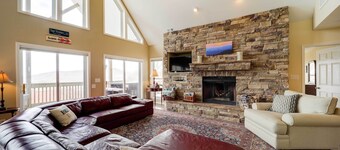 Deck, Grill & Fire Pit: Sugar Mountain Retreat!