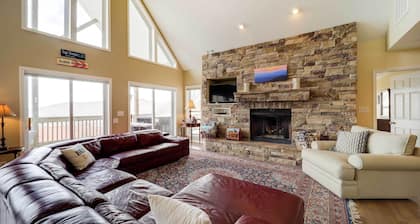 Deck, Grill & Fire Pit: Sugar Mountain Retreat!